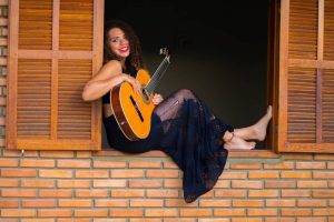 Carol Tavares se apresenta com show Swing Brasil