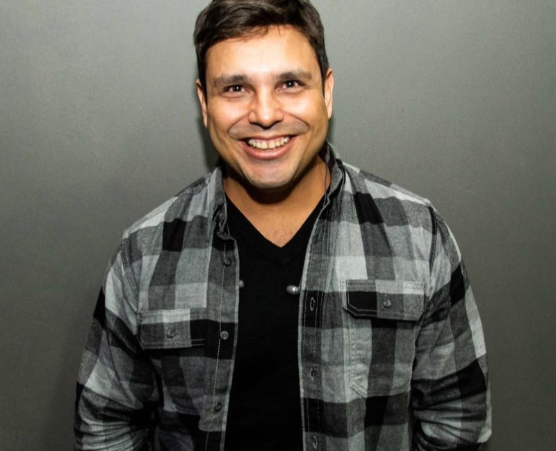 Sucessos do sertanejo e axé com Juninho Barreto