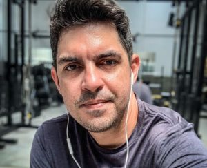 Live de música eletrônica com DJ Michel Souza