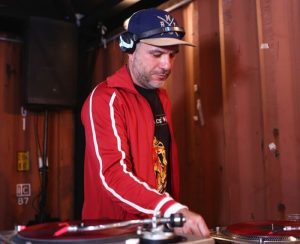 Rap Nacional: Alex Paz apresenta o EP 5 de sua coleção Café com Discos