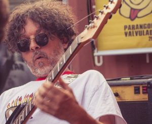 O músico Danniel Goulart realiza show autoral instrumental no Facebook