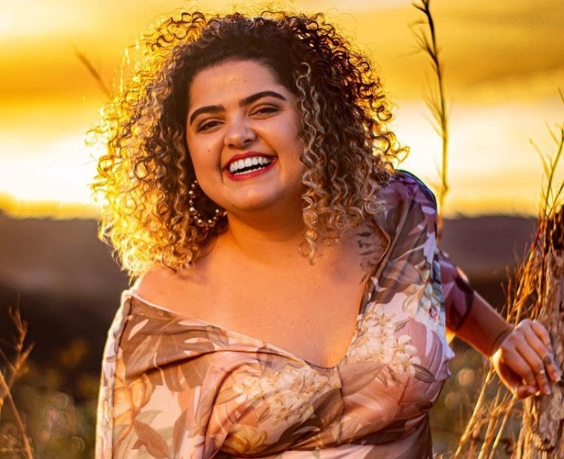 Música Popular Brasileira na voz de Carolina Serdeira