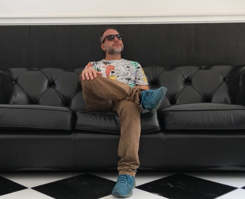 DJ Alex Paz em seu 4º episódio da série Café com Discos