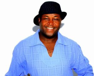 Live do cantor Nascimento no Facebook