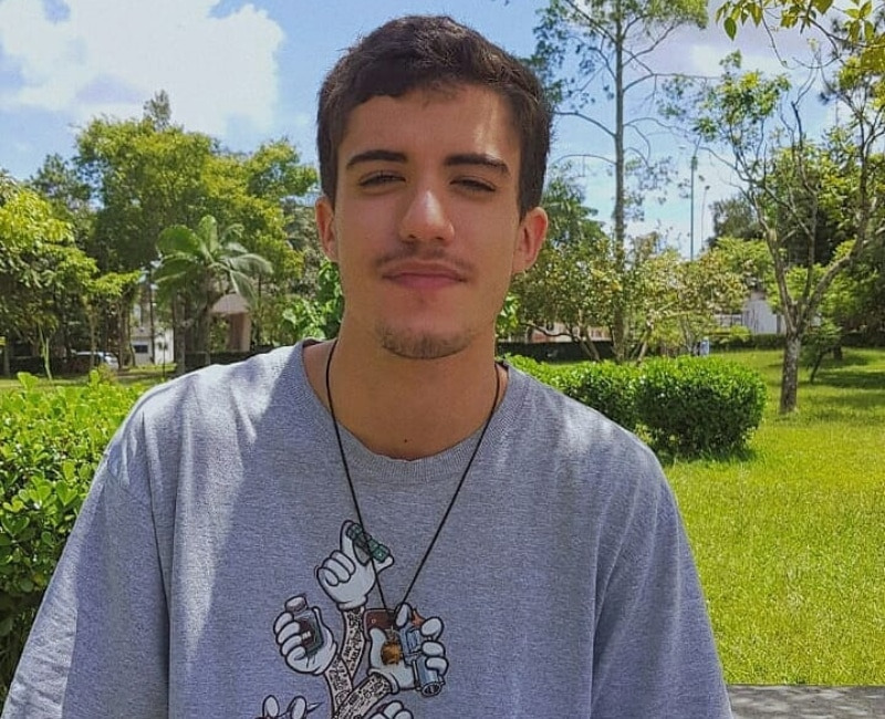 Show com MPB e Rock com Leandro Carvalho