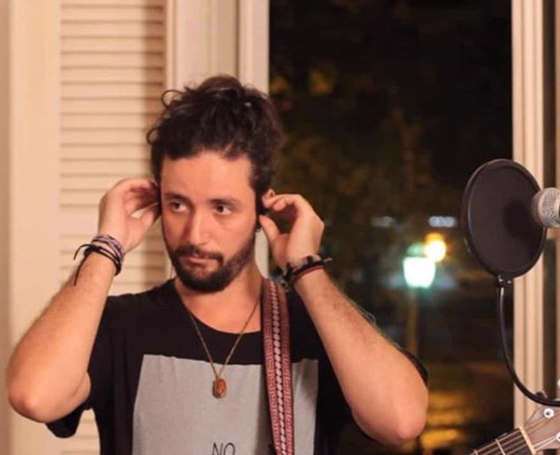 Rodrigo Rosa faz live com canções autorais em seu instagram