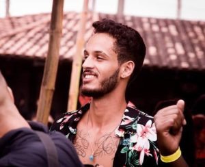 Fernando se apresenta por meio de live com autorais, nacionais, rap e reggae