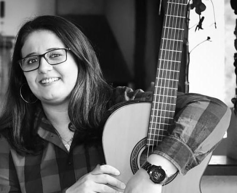 Gabi Corrêa faz show com as canções mais ouvidas de gêneros que vão do Rock ao Samba