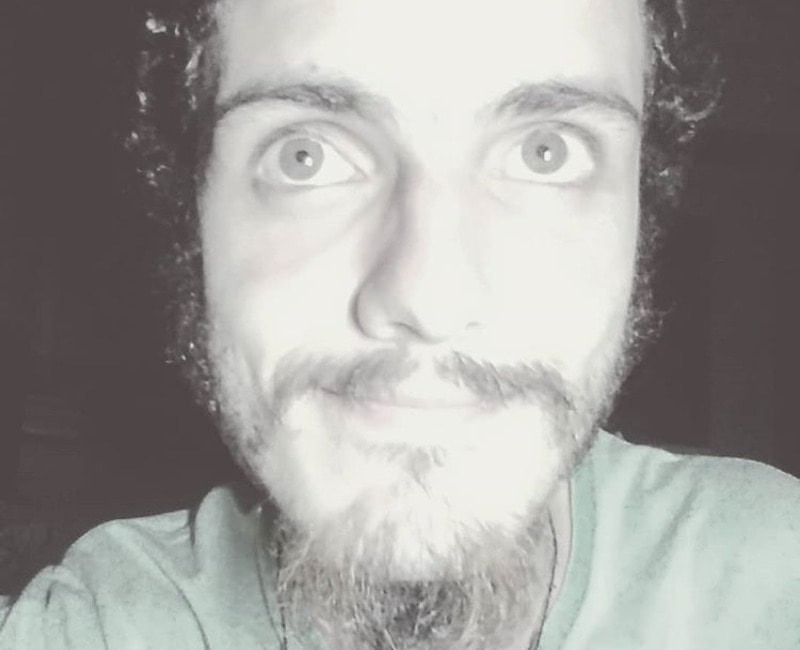 Tu Bressan se apresenta com sucessos do Rock clássico