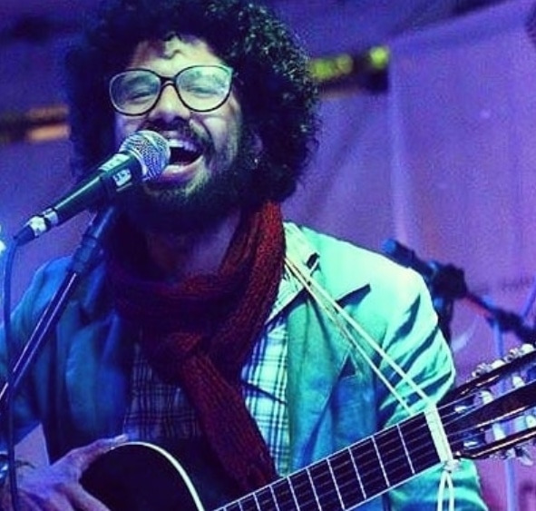 Pedrada ao vivo no Instagram