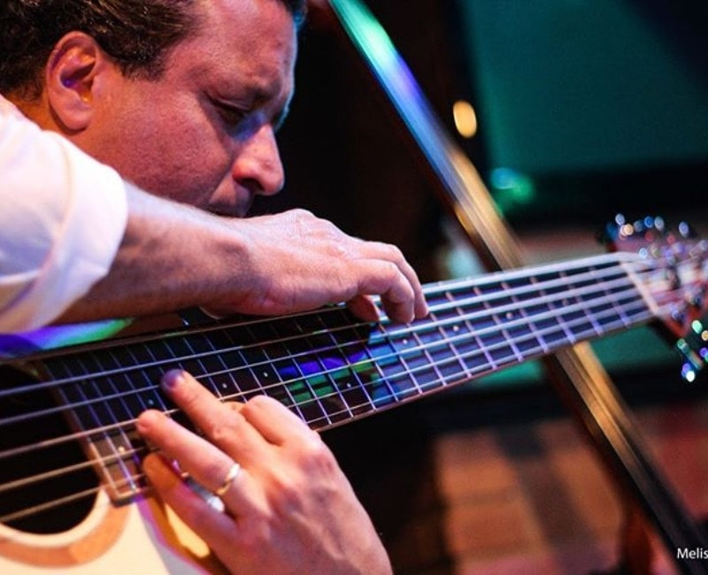 Dudu Lima faz live com show instrumental universal