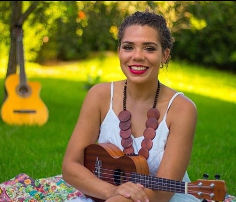 Carol Tavares ao vivo no Instagram e Facebook