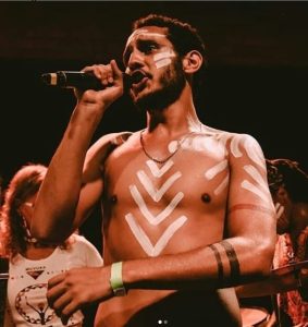 Músicas autorais e clássicos da MPB com Barbosa