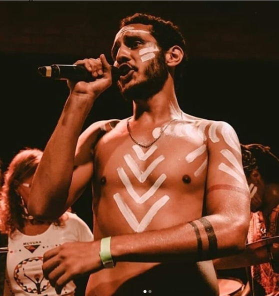 Músicas autorais e clássicos da MPB com Barbosa