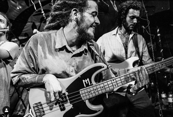 Show ao vivo com banda Mauloa