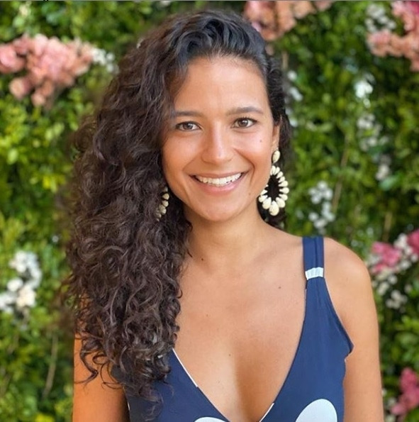 Anelisa Rezende realiza transmissão ao vivo no Instagram