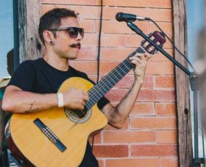 Peagah realiza transmissão ao vivo no Instagram