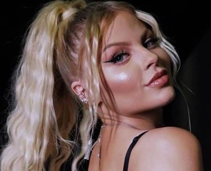 Live da cantora Luísa Sonza no Youtube!