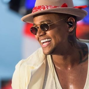 Live do cantor Léo Santana!