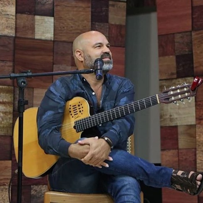 Live do cantor Alexandre Leão