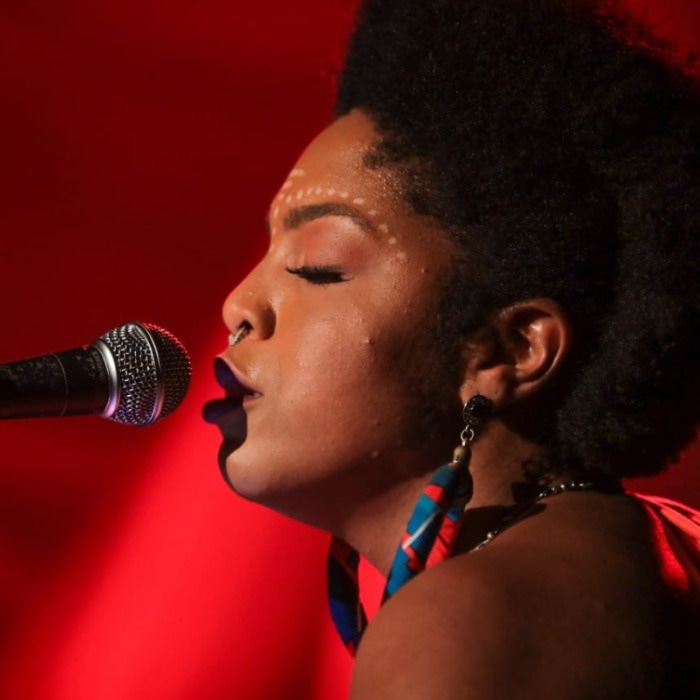 Live Alessandra Crispin