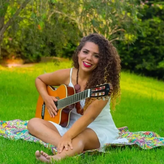 Live Carol Tavares no Youtube!