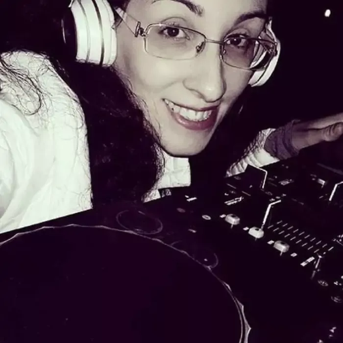 Live Delas com a DJ Vanih Fernandes