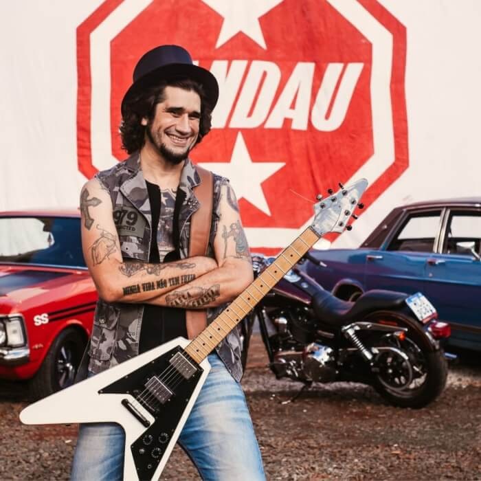 Live do cantor Landau