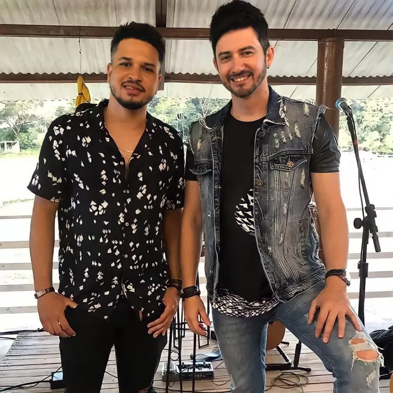 Live Leonardo de Freitas & Fabiano no Arraiá da Cachoeira