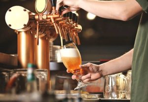 Chopp ou cerveja: qual a melhor opção para o seu evento?
