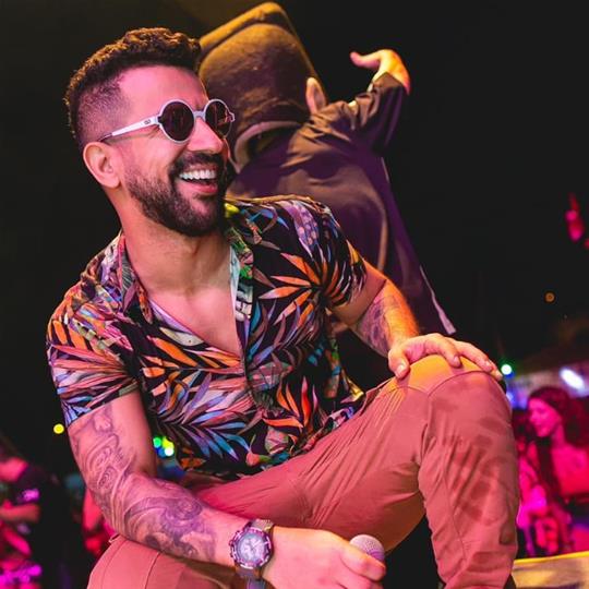 Curiosidades Dennis DJ