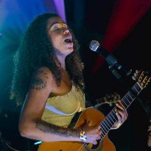 [FOTOS]  Carol Tavvares celebra 12 anos de carreira