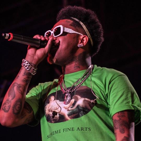 “Noite em Paris – A Festa” com Chris Mc em Juiz de Fora @ Villa Beer