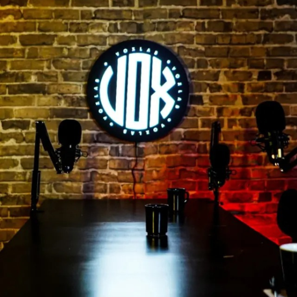 Onde gravar podcast em JF: Voxlab Podcast | Foto: Reprodução Instagram/@Foto do perfil de @voxlabpodcast