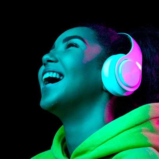 Conheça 13 Podcasts de humor para dar boas risadas!