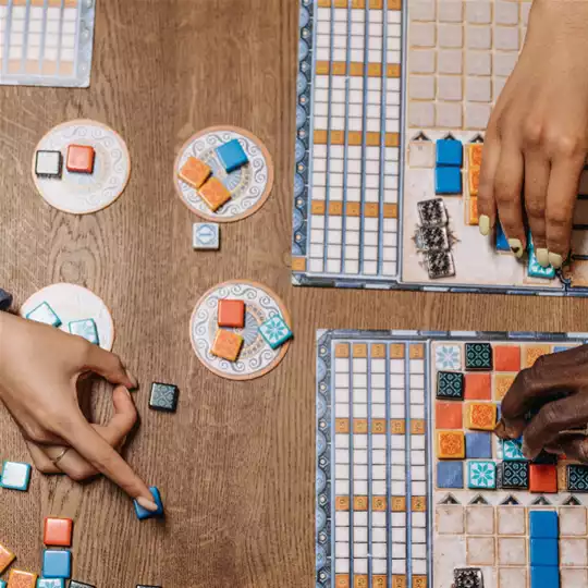Os melhores jogos de tabuleiro para jogar em grupo