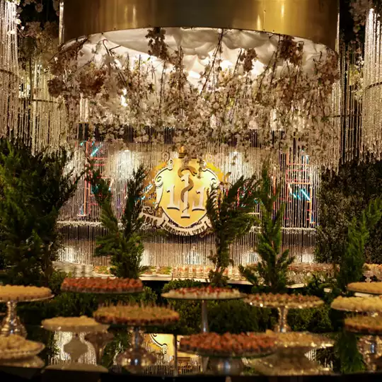 SL Eventos produz cenografia de festa de formatura com peças de referência nacional