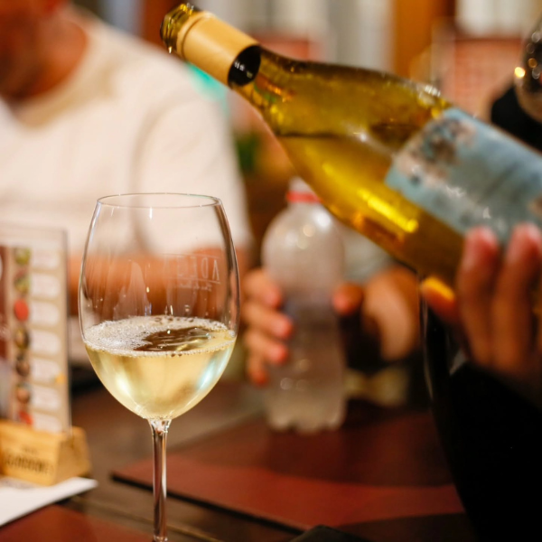 Lugares para tomar vinho em Juiz de Fora: Adega Wine Bar (Foto: Reprodução Instagram)