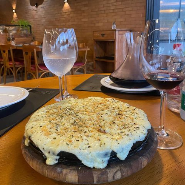 Lugares para tomar vinho em Juiz de Fora: Mrs. Tugas | Foto: reprodução Instagram