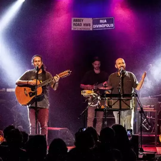 Para Lennon & McCartney – os Beatles e o Clube da Esquina @ Teatro Paschoal Carlos Magno