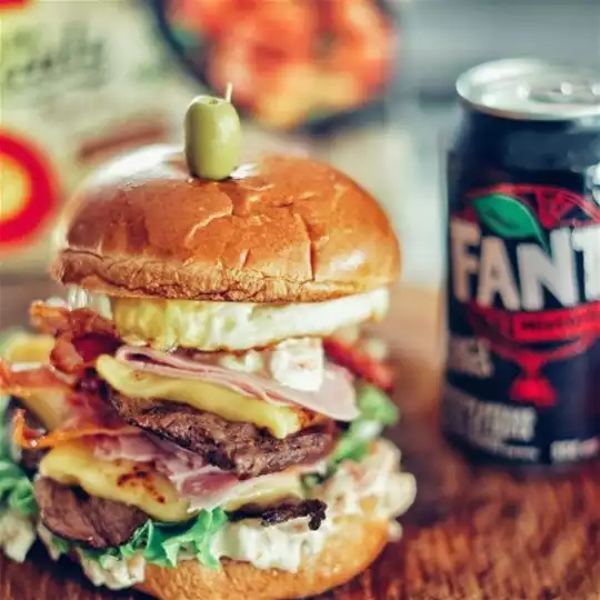 Aprenda a fazer Chivito com o Chef Bahamas!