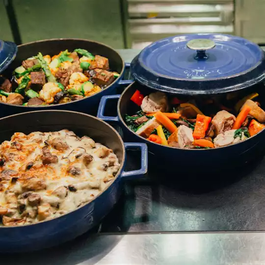 Descubra 11 restaurantes self-service em Juiz de Fora para almoçar