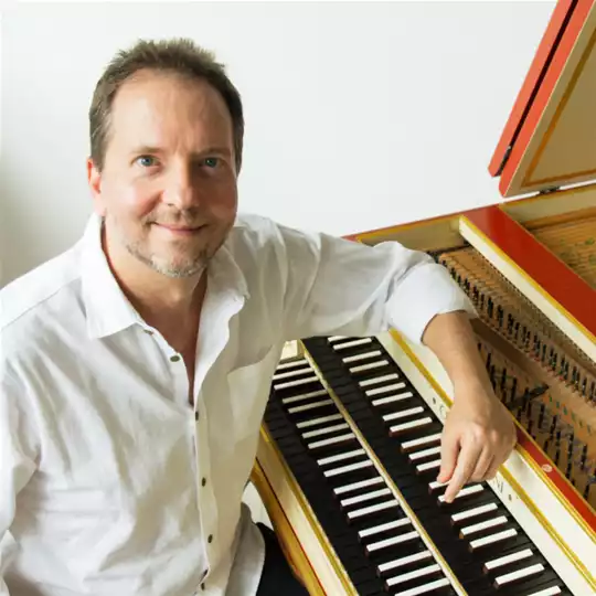 Lançamento do livro “Muito além dos salões” @ Museu de Arte Murilo Mendes