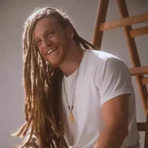 Cantor Helgi lança single "Igual Você Não Tem"