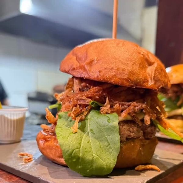 Hambúrguer Delivery em Juiz de Fora: Rusticu's Bar e Burguer (Foto: reprodução Instagram)