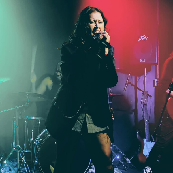 Anacrônica toca Pitty | Foto: reprodução Instagram 