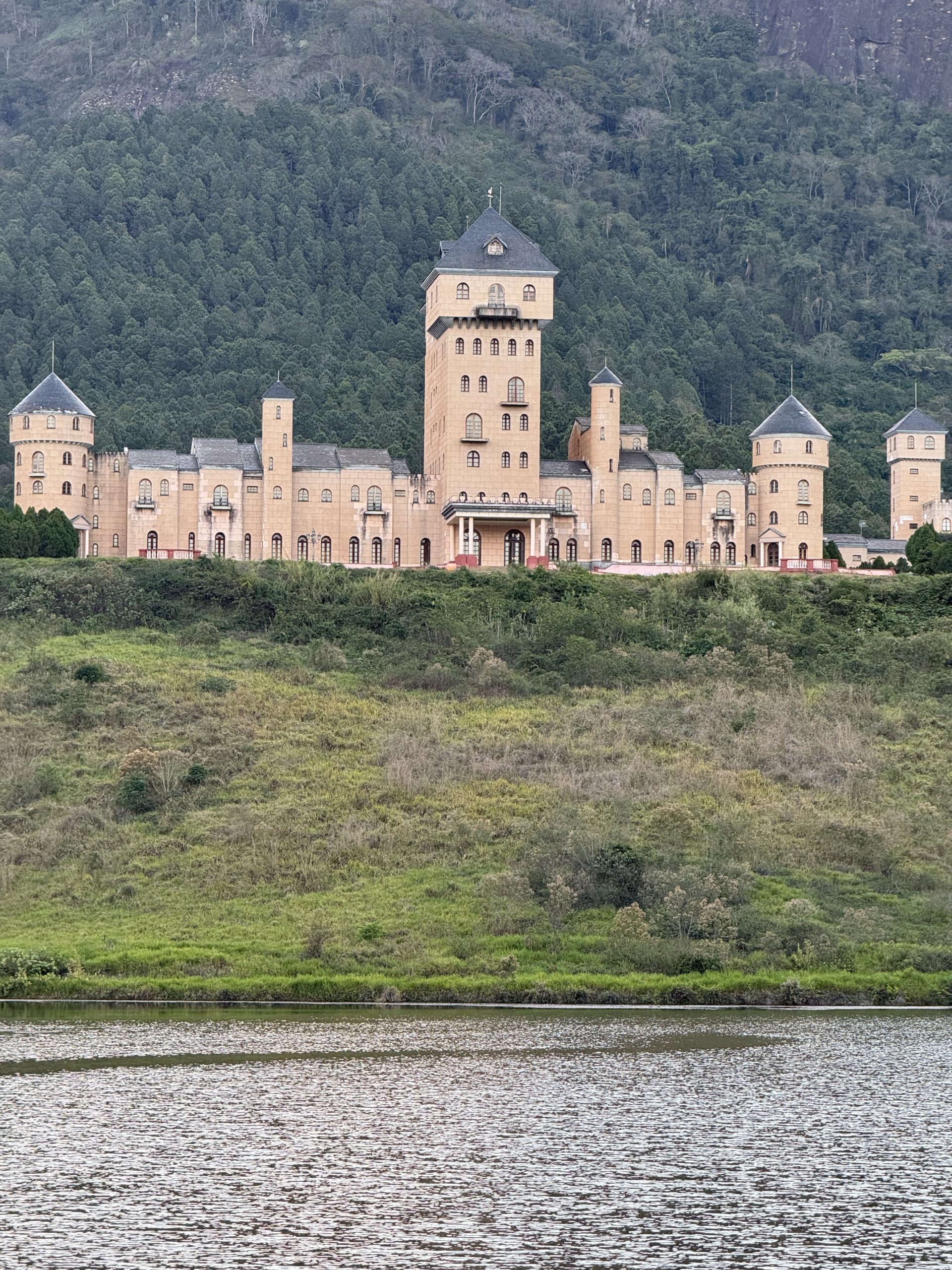 Aprecie o Castelo Monalisa em Carlos Alves (foto: Iuri Fontana/ Zine Cultural)