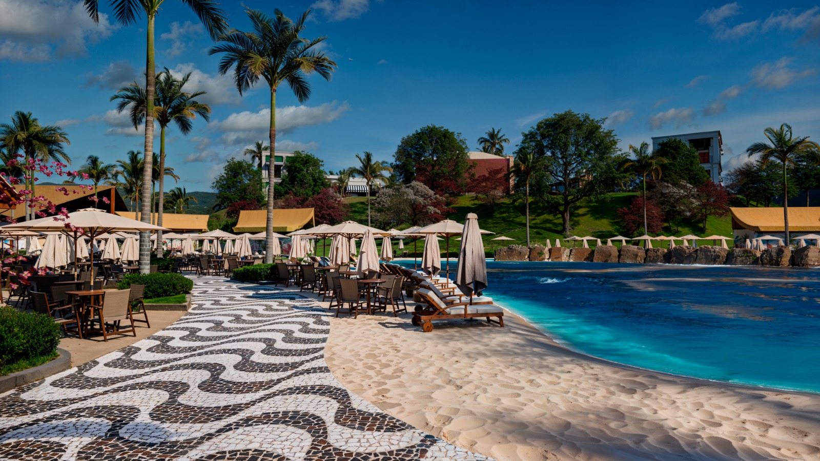 Aproveite a praia artificial para relaxar. (Foto: divulgação)